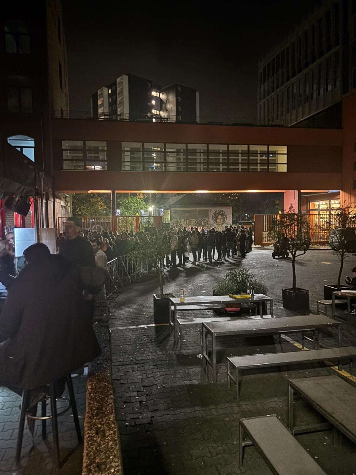 Die Schlange vorm MODUS Berlin